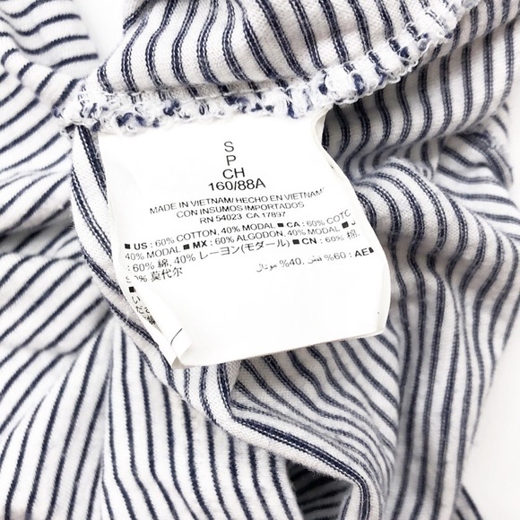 Old Navy white/black striped V neck relaxed tshirt - Picture 5 of 6